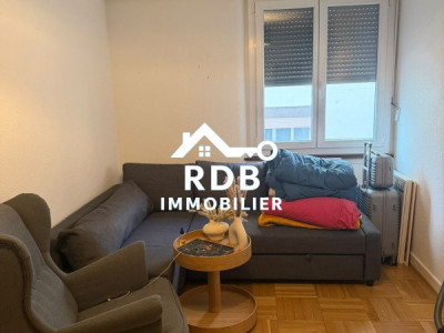 Appartement de 4 pièces au 1er étage situé à Acacias 1227 image 2