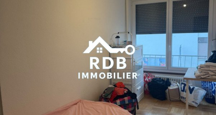 Appartement de 4 pièces au 1er étage situé à Acacias 1227 image 8