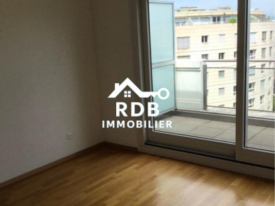 Appartement de 4,5 pièces au 6ème étage situé à Genève 1202 image 2