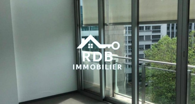 Appartement de 4,5 pièces au 6ème étage situé à Genève 1202 image 4