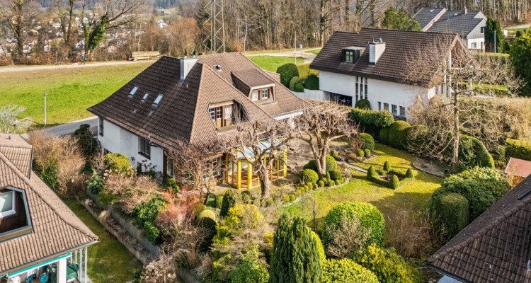 Freistehendes 6-Zimmer-Einfamilienhaus mit grossem Garten image 2