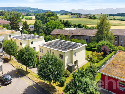 Familienfreundliche Doppelhaushälfte mit grossem Garten image 2