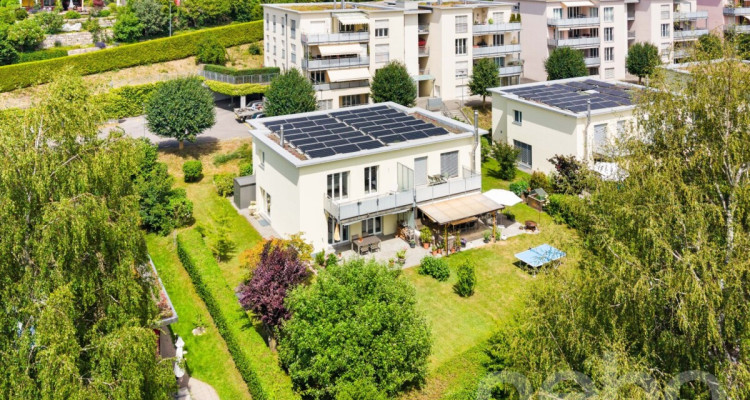 Familienfreundliche Doppelhaushälfte mit grossem Garten image 1