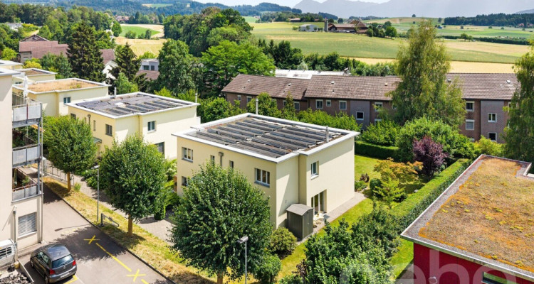 Familienfreundliche Doppelhaushälfte mit grossem Garten image 2