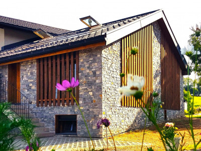 CHARMANTE MAISON VILLAGEOISE NEUVE ET ÉCOLOGIQUE, AVEC JARDIN ET PARKINGS image 1
