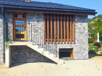 CHARMANTE MAISON VILLAGEOISE NEUVE ET ÉCOLOGIQUE, AVEC JARDIN ET PARKINGS image 3