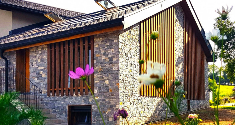 CHARMANTE MAISON VILLAGEOISE NEUVE ET ÉCOLOGIQUE, AVEC JARDIN ET PARKINGS image 1