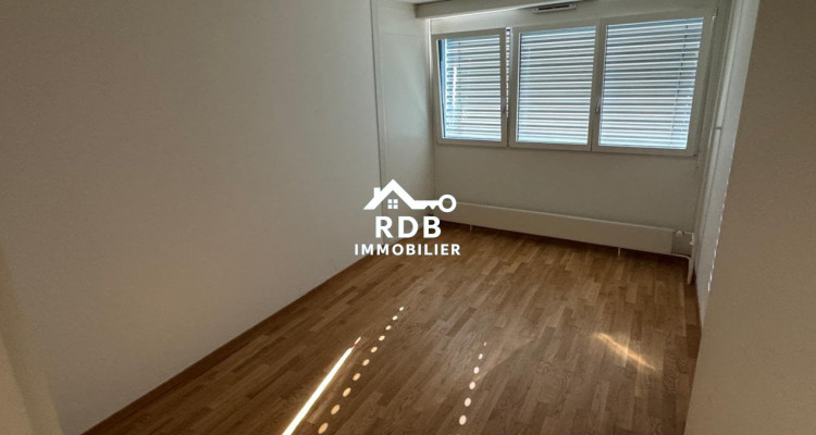 Appartement de 5 pièces au 4ème étage situé à Acacias 1227 image 6
