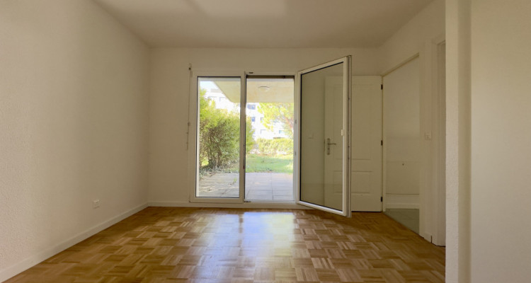 Appartement de 5.5 pièces situé au rez-de-chaussée image 1