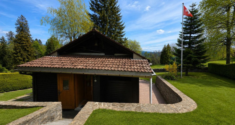 Chalet situé sur une vaste parcelle ensoleillée et cadre de vie privilégié image 2