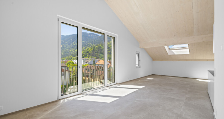 Hochwertige 5.5-Zimmer-Dachwohnung mit Bergsicht in Bonaduz image 1