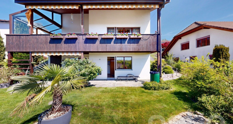 Freistehendes 6.5-Zimmer-Einfamilienhaus mit unverbaubarer Aussicht image 2