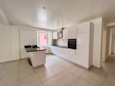 Appartement B - 2,5 pièces, avec balcon - Cadre agréable à Couvet image 2