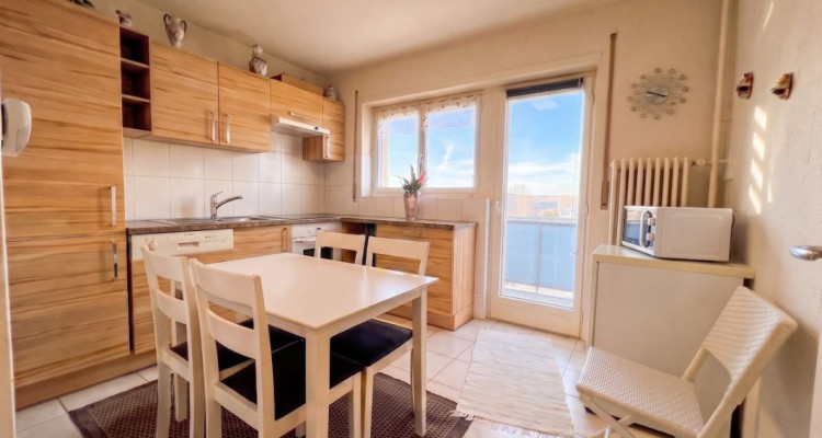 Appartement 3,5 pièces, au 2ème étage, avec balcon image 1