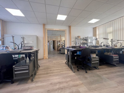  Faites une offre pour ce très bel Immeuble mixte, avec 14 garages et 18 places de parc image 4