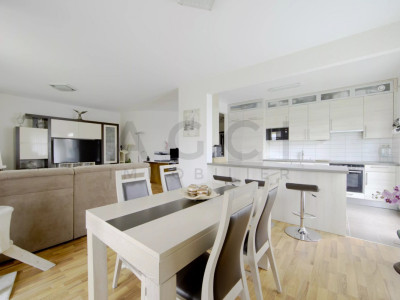 EXCLUSIVITÉ - Appartement lumineux de 4 pièces avec terrasse couverte, jardin privatif ? box en sus ? Châtelaine image 3