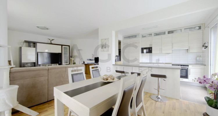 EXCLUSIVITÉ - Appartement lumineux de 4 pièces avec terrasse couverte, jardin privatif ? box en sus ? Châtelaine image 3