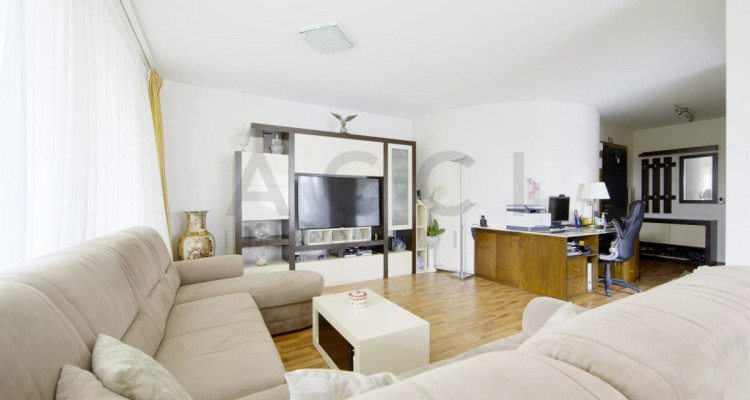 EXCLUSIVITÉ - Appartement lumineux de 4 pièces avec terrasse couverte, jardin privatif ? box en sus ? Châtelaine image 5