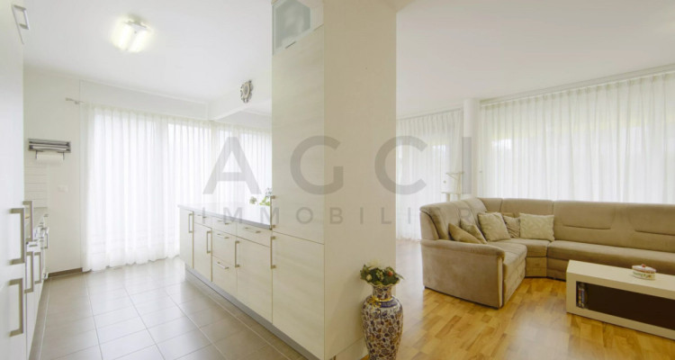 EXCLUSIVITÉ - Appartement lumineux de 4 pièces avec terrasse couverte, jardin privatif ? box en sus ? Châtelaine image 9