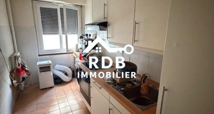 Appartement de 4 pièces au 1er étage situé à Acacias 1227 image 4
