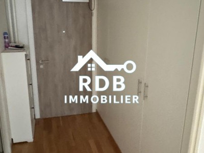 Appartement de 5 pièces au 4ème étage situé à Acacias 1227 image 3
