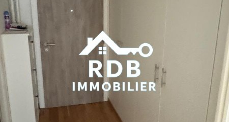 Appartement de 5 pièces au 4ème étage situé à Acacias 1227 image 3