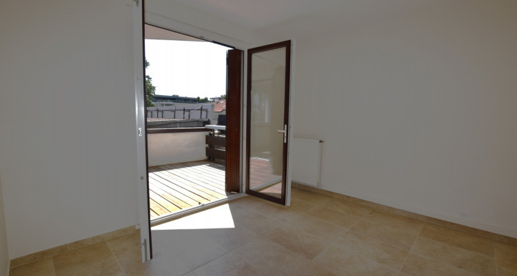CHARMANT APPARTEMENT ENTIEREMENT RENOVE AU CENTRE DE VEIGY-FONCENEX image 6