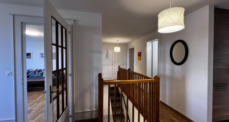 Charmant et spacieux appartement rénové avec terrasse image 3