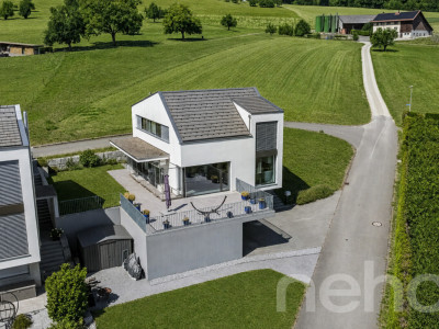 Modernes Zuhause mit unverbaubarer Weitsicht und viel Wohnkomfort image 1