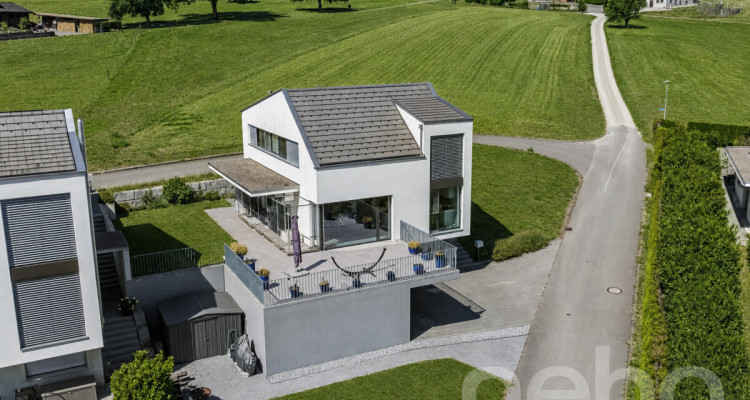 Modernes Zuhause mit unverbaubarer Weitsicht und viel Wohnkomfort image 1