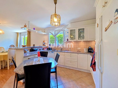 MAISON FAMILIALE  AVEC PISCINE image 3