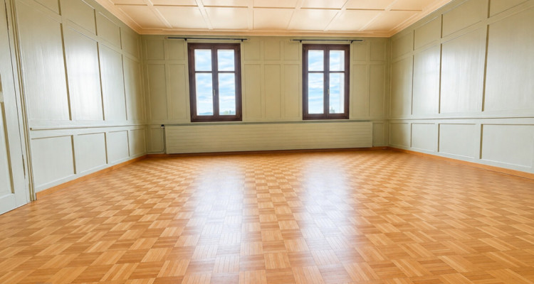 IM ZENTRUM VON ROMANSHORN PAUSCHAL MIT PARKPLATZ ALTBAUWOHNUNG image 1