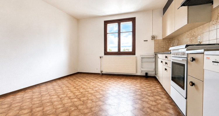 IM ZENTRUM VON ROMANSHORN PAUSCHAL MIT PARKPLATZ ALTBAUWOHNUNG image 4