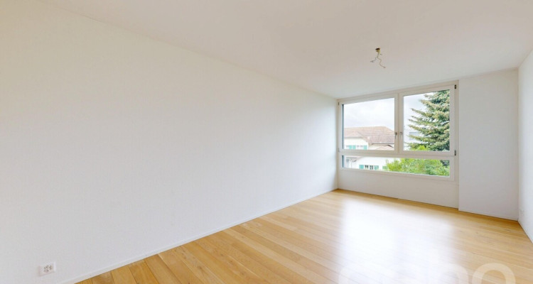 Moderne 4.5-Zimmer-Wohnung mit grosszügigem Wohnkonzept image 5