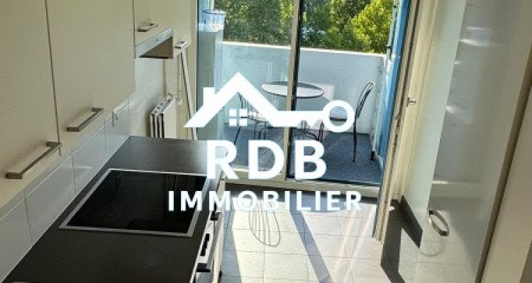 Appartement de 5 pièces au 4ème étage situé à Acacias 1227 image 2