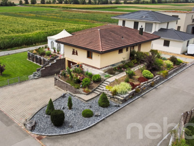 Grosszügiges 5-Zi-Einfamilienhaus mit grossem Grundstück und Weitsicht image 2