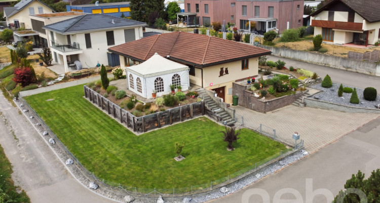 Grosszügiges 5-Zi-Einfamilienhaus mit grossem Grundstück und Weitsicht image 1