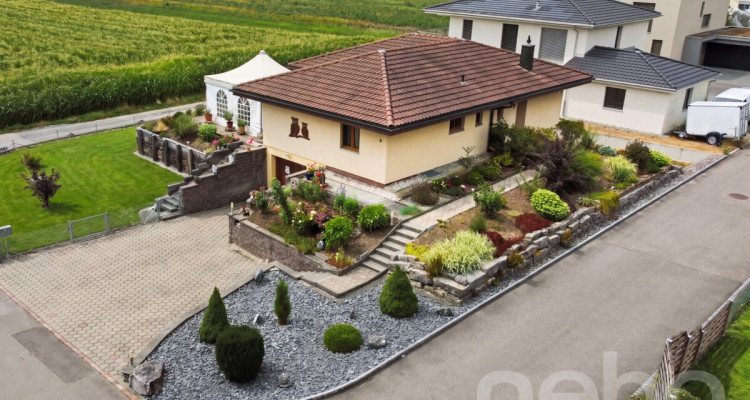 Grosszügiges 5-Zi-Einfamilienhaus mit grossem Grundstück und Weitsicht image 2