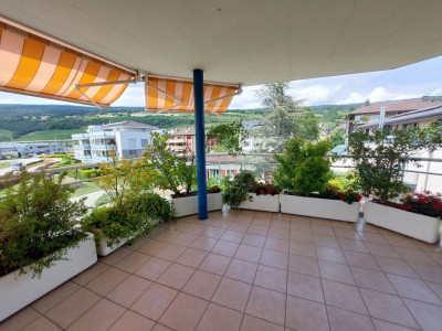 En exclusivité appartement  exceptionnel de 160 m² habitables, agrémenté dune terrasse de 28 m² et dun garage-box. image 2