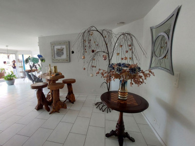 En exclusivité appartement  exceptionnel de 160 m² habitables, agrémenté dune terrasse de 28 m² et dun garage-box. image 4