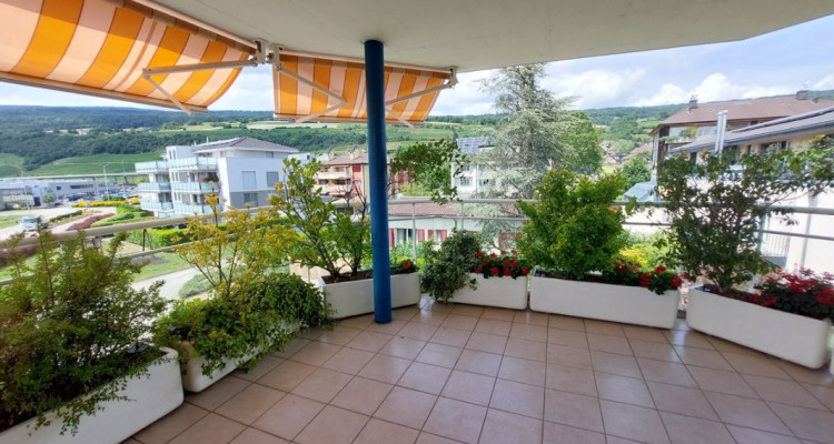 En exclusivité appartement  exceptionnel de 160 m² habitables, agrémenté dune terrasse de 28 m² et dun garage-box. image 2