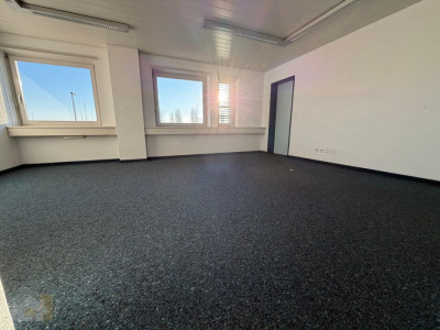 Exklusives Kleinbüro in Romanshorn: Arbeiten, wo andere Urlaub machen image 1
