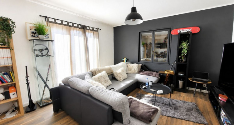 Villa individuelle composée de deux appartements indépendants, avec vaste jardin privatif image 4