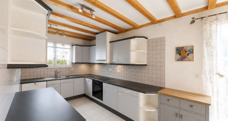 Villa individuelle composée de deux appartements indépendants, avec vaste jardin privatif image 7