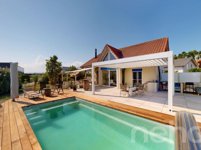 Élégante maison familiale avec piscine et jardin image 2