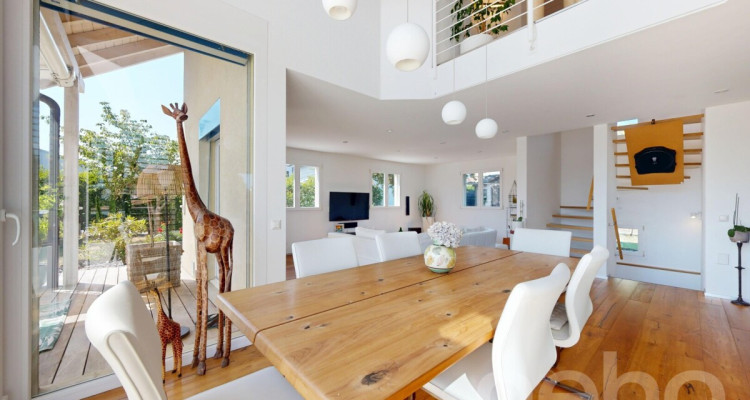 Élégante maison familiale avec piscine et jardin image 4