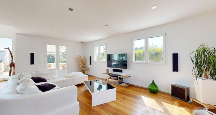Élégante maison familiale avec piscine et jardin image 12