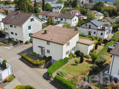 Grosszügiges Einfamilienhaus mit 2 Wohnungen und grossem Garten image 2