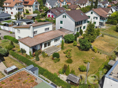 Grosszügiges Einfamilienhaus mit 2 Wohnungen und grossem Garten image 3