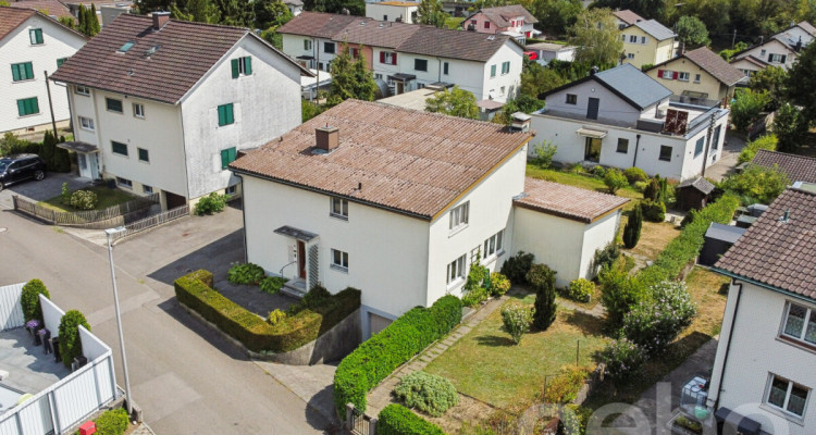 Grosszügiges Einfamilienhaus mit 2 Wohnungen und grossem Garten image 2